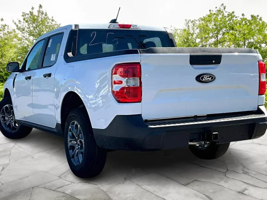 2025 Ford Maverick XLT photo 1