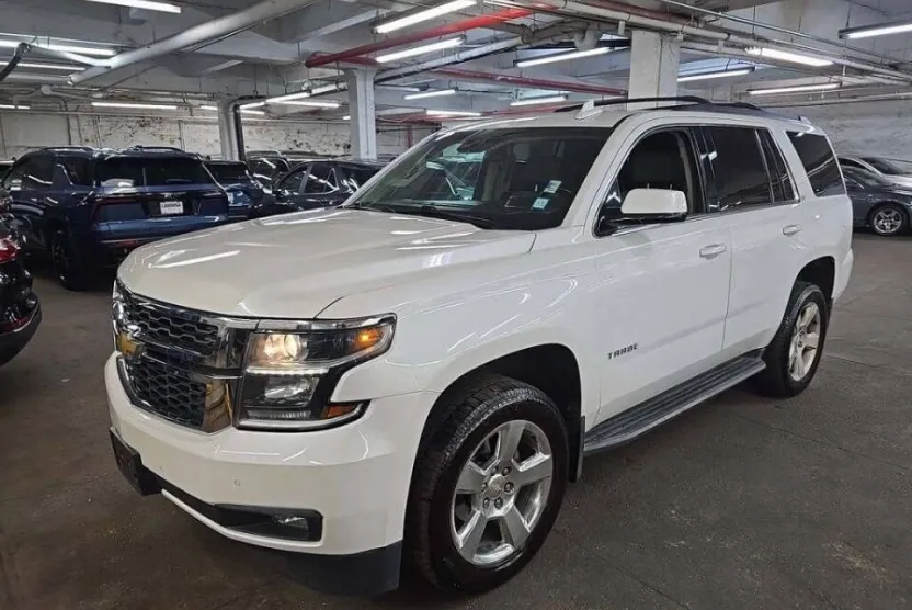 2016 Chevrolet Tahoe LT photo 1