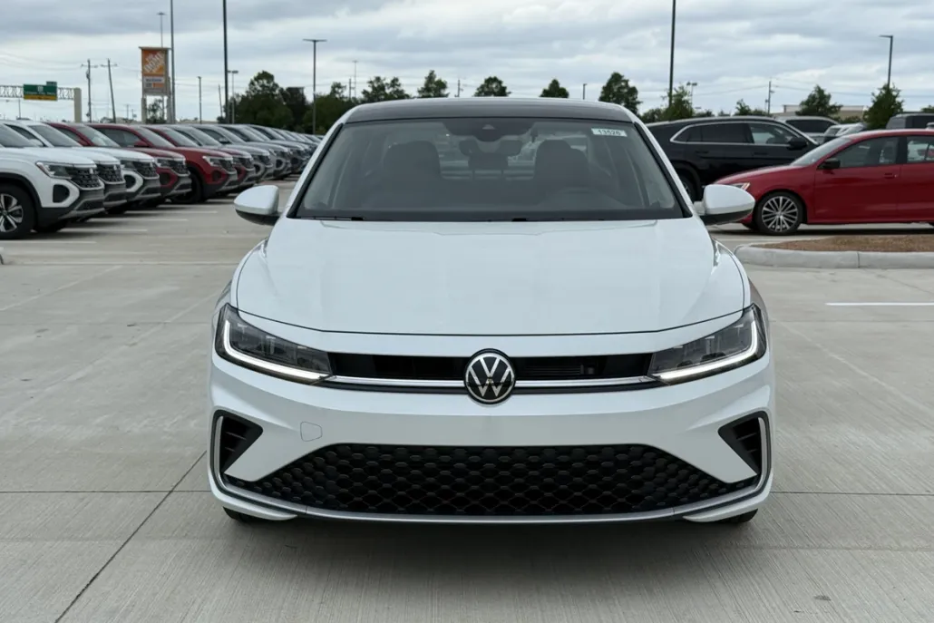 2025 Volkswagen Jetta SE photo 1