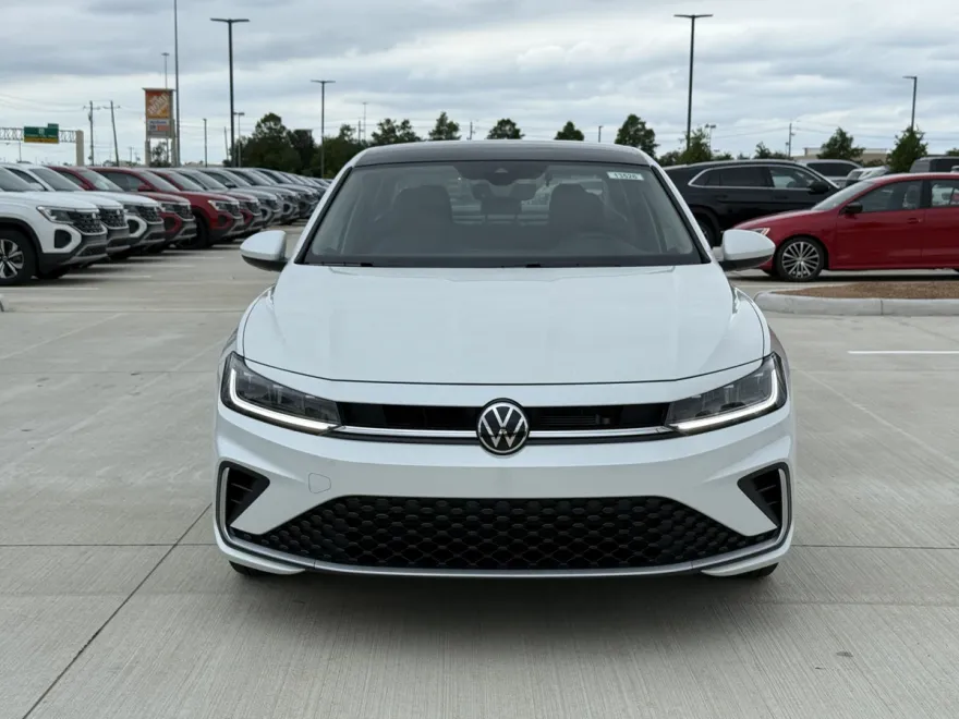 2025 Volkswagen Jetta SE photo 1