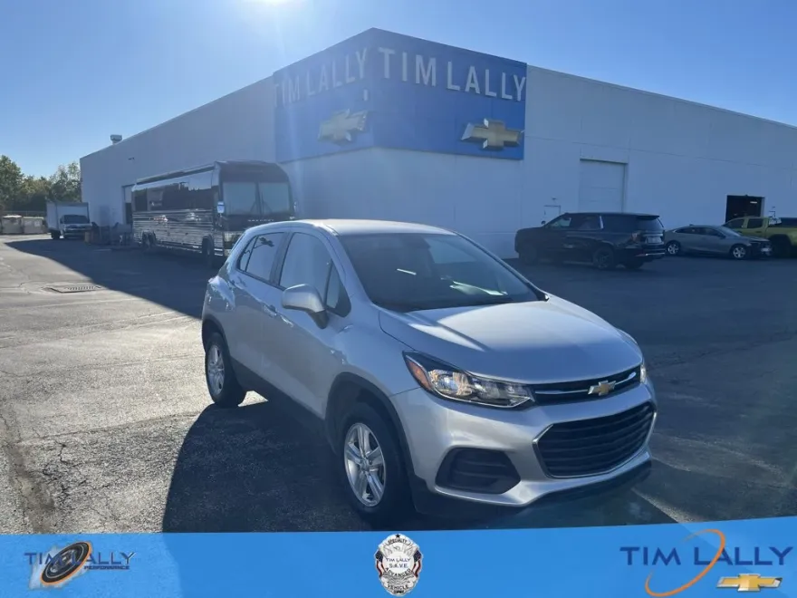2022 Chevrolet Trax LS photo 1