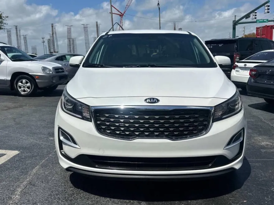 2020 Kia Sedona LX photo 1