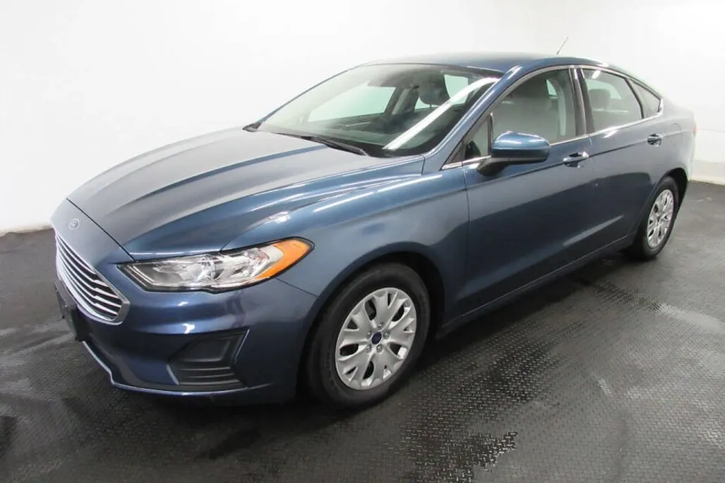 2019 Ford Fusion S photo 1