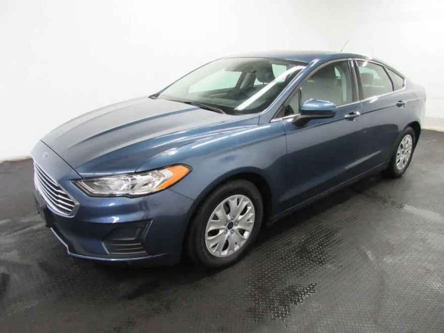 2019 Ford Fusion S photo 1