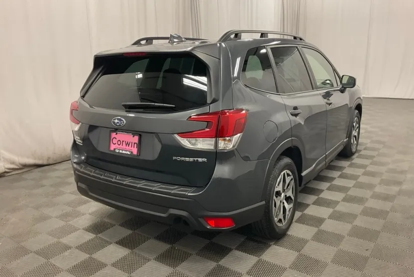 2022 Subaru Forester Premium photo 1