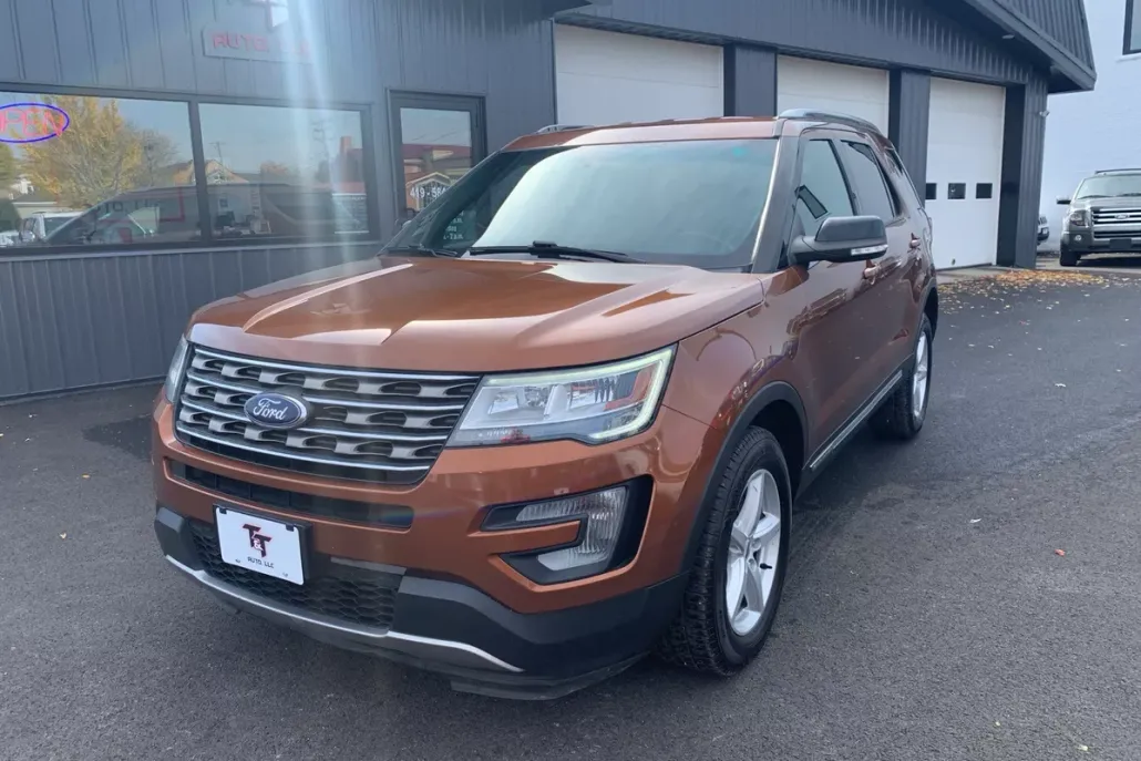 2017 Ford Explorer XLT photo 1