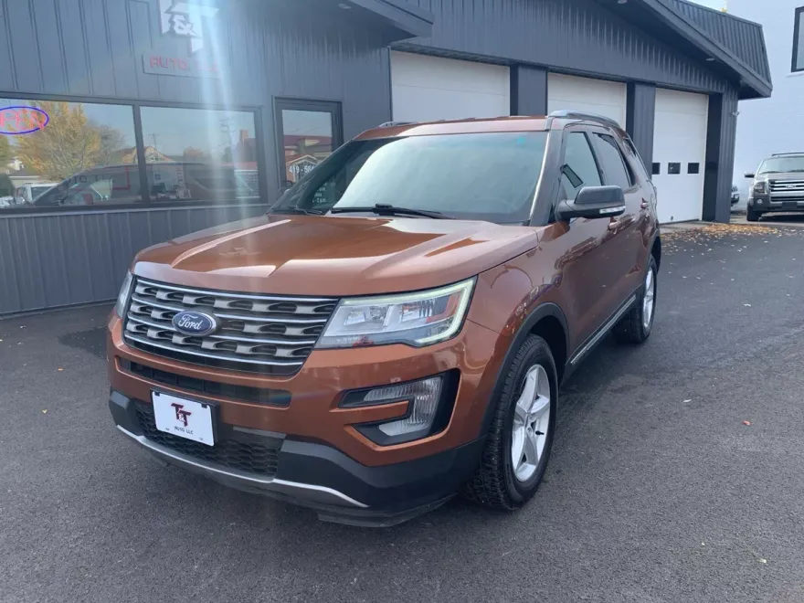 2017 Ford Explorer XLT photo 1