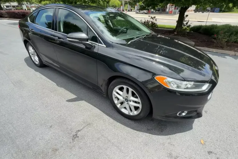 2015 Ford Fusion SE photo 1