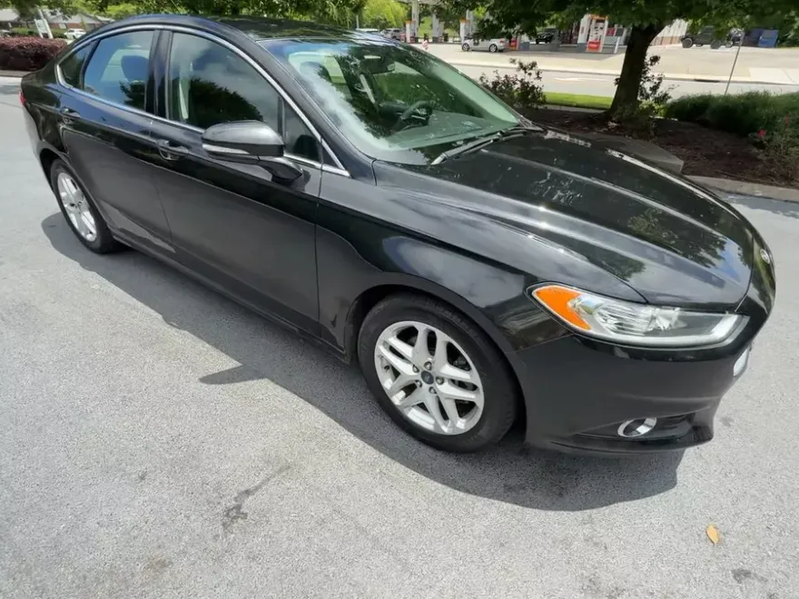 2015 Ford Fusion SE photo 1