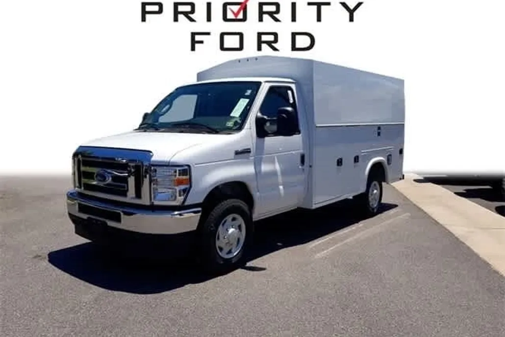 2025 Ford E-350 photo 1