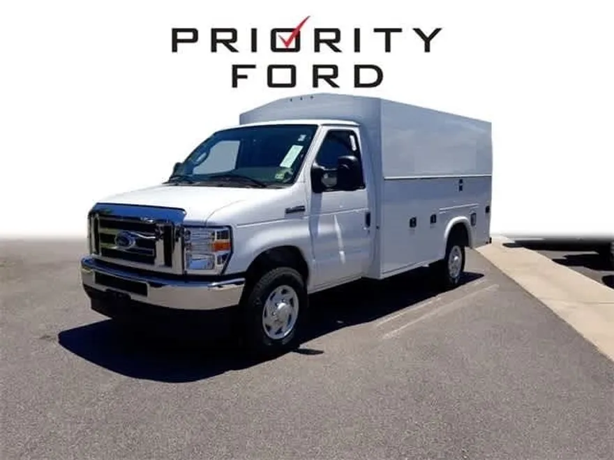 2025 Ford E-350 photo 1