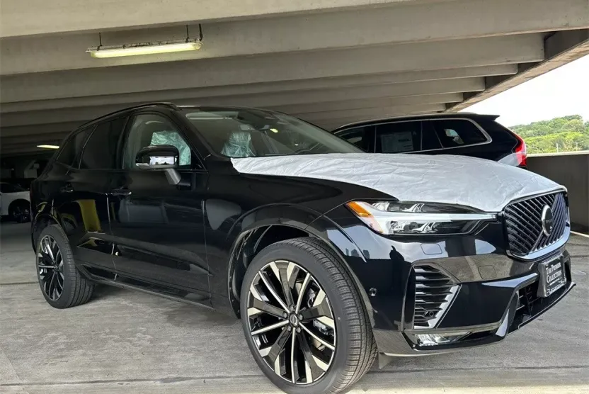 2026 Volvo XC60 B5 photo 1