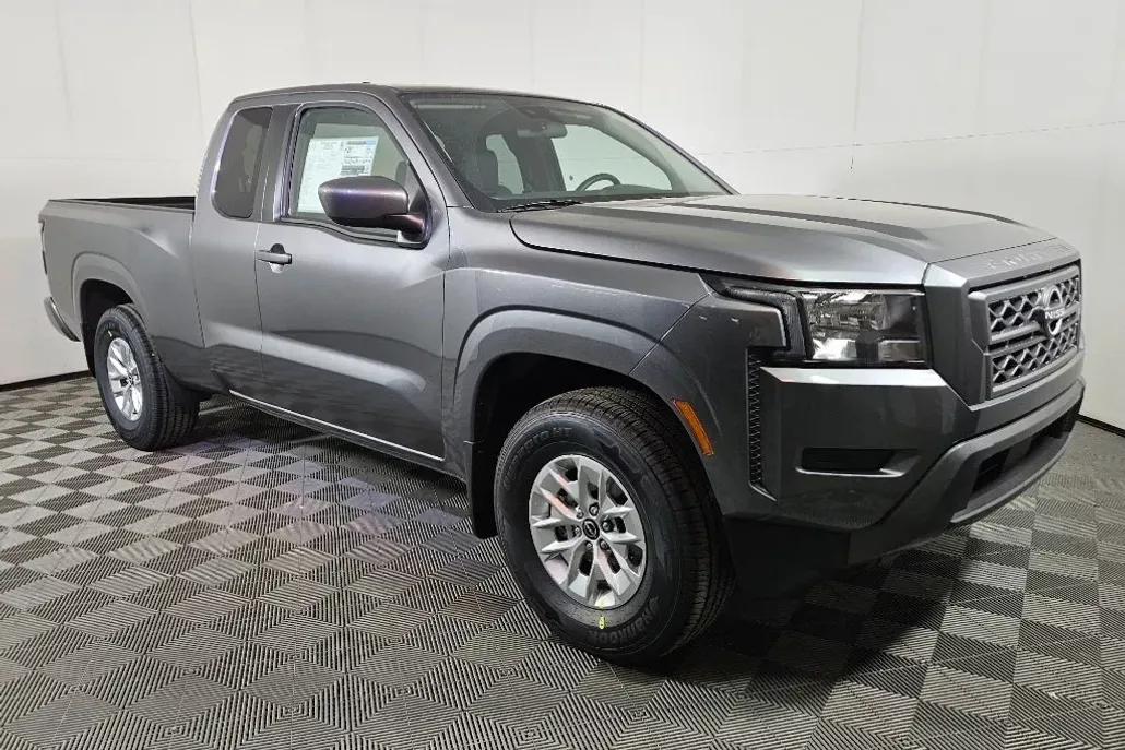2024 Nissan Frontier SV photo 1