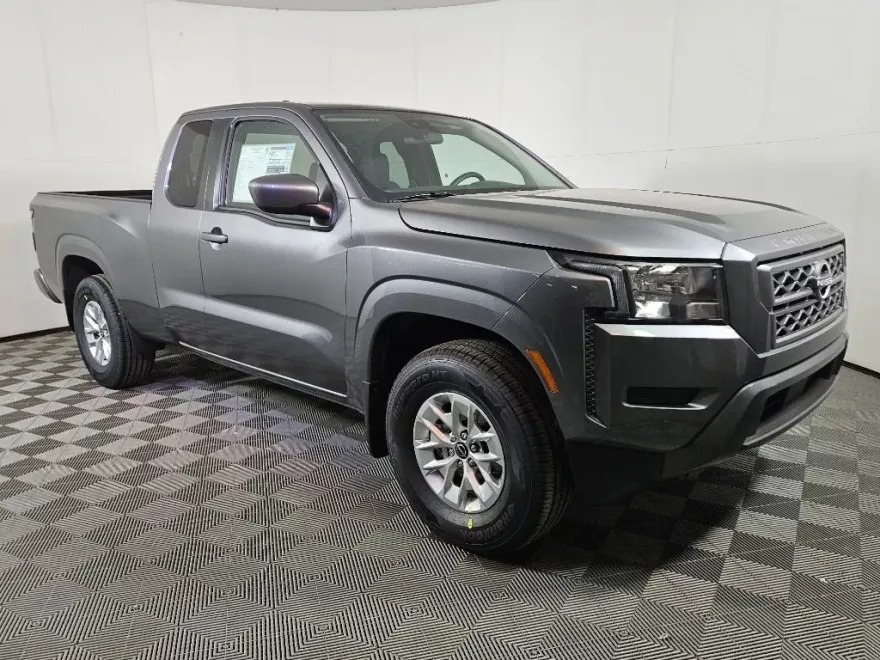 2024 Nissan Frontier SV photo 1