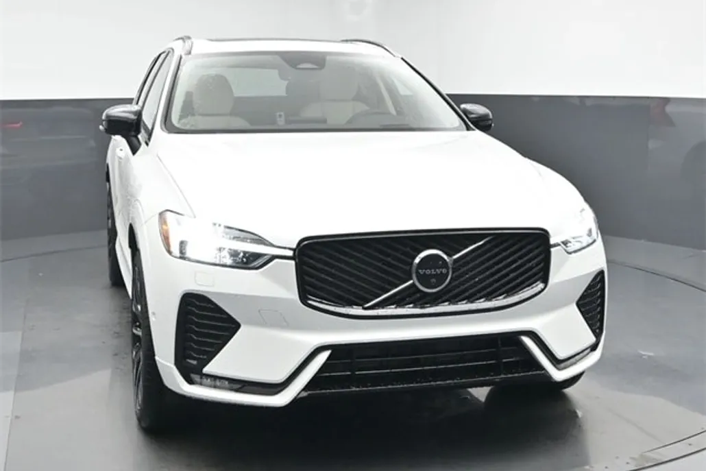 2026 Volvo XC60 B5 photo 1