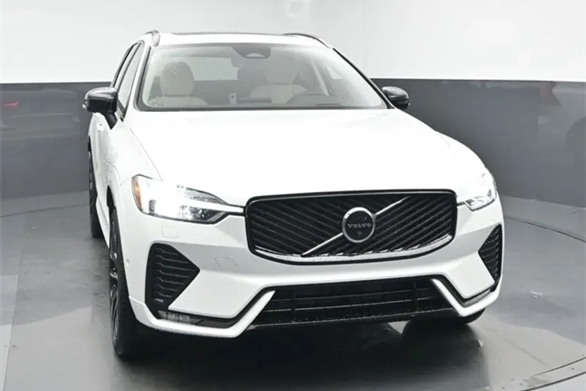2026 Volvo XC60 B5 photo 1