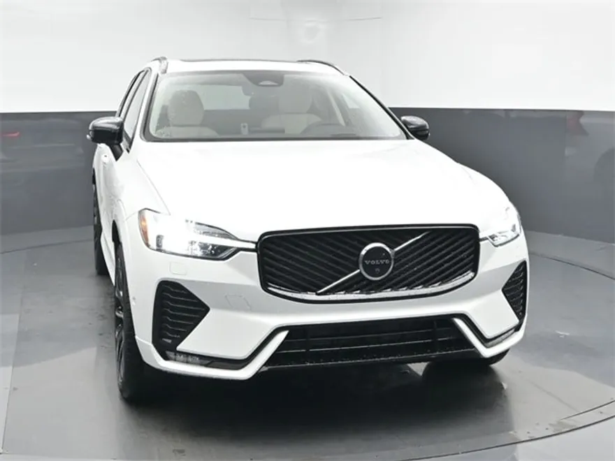 2026 Volvo XC60 B5 photo 1