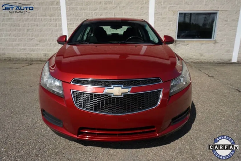 2011 Chevrolet Cruze LT photo 1