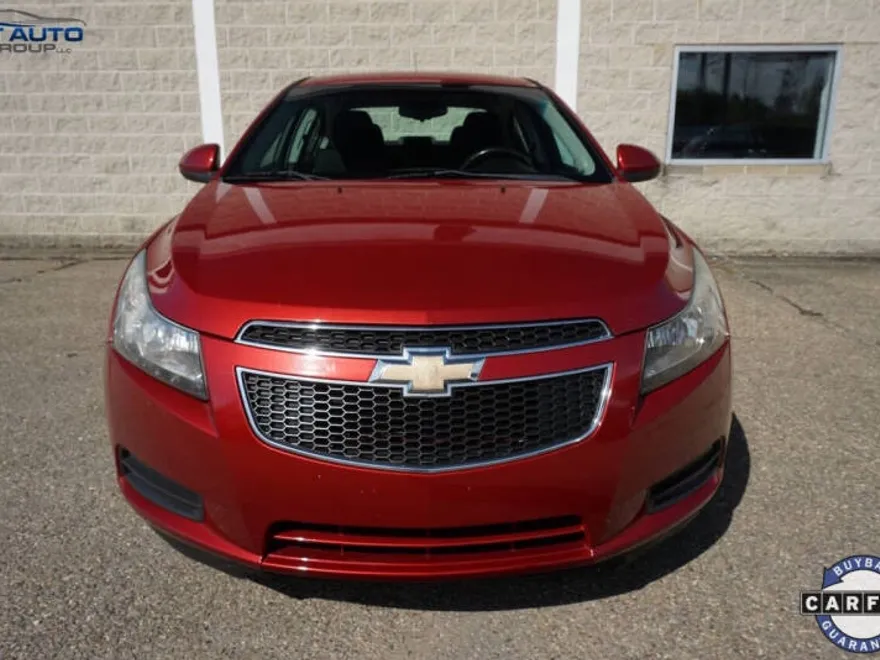 2011 Chevrolet Cruze LT photo 1