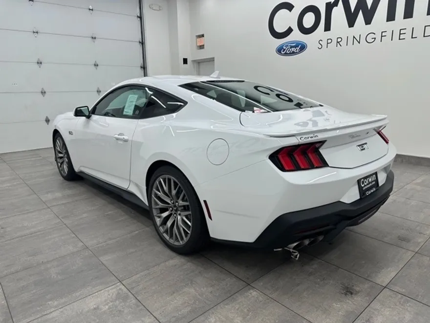 2025 Ford Mustang GT Premium photo 1
