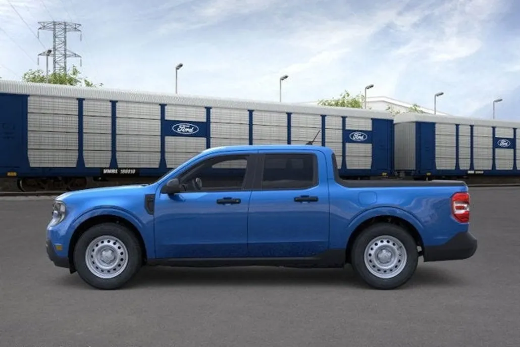 2025 Ford Maverick XL photo 1