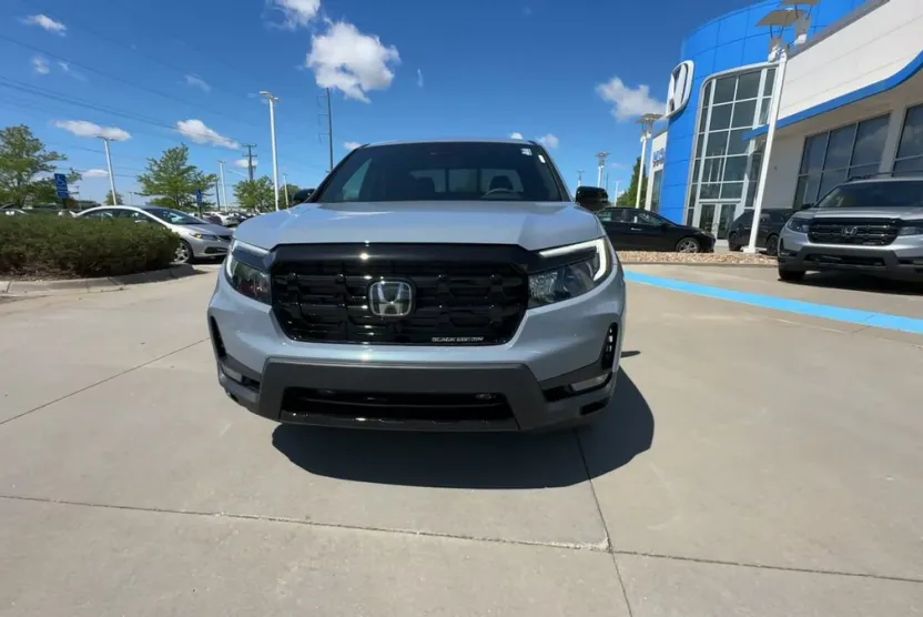 2025 Honda Ridgeline Black Edition photo 1