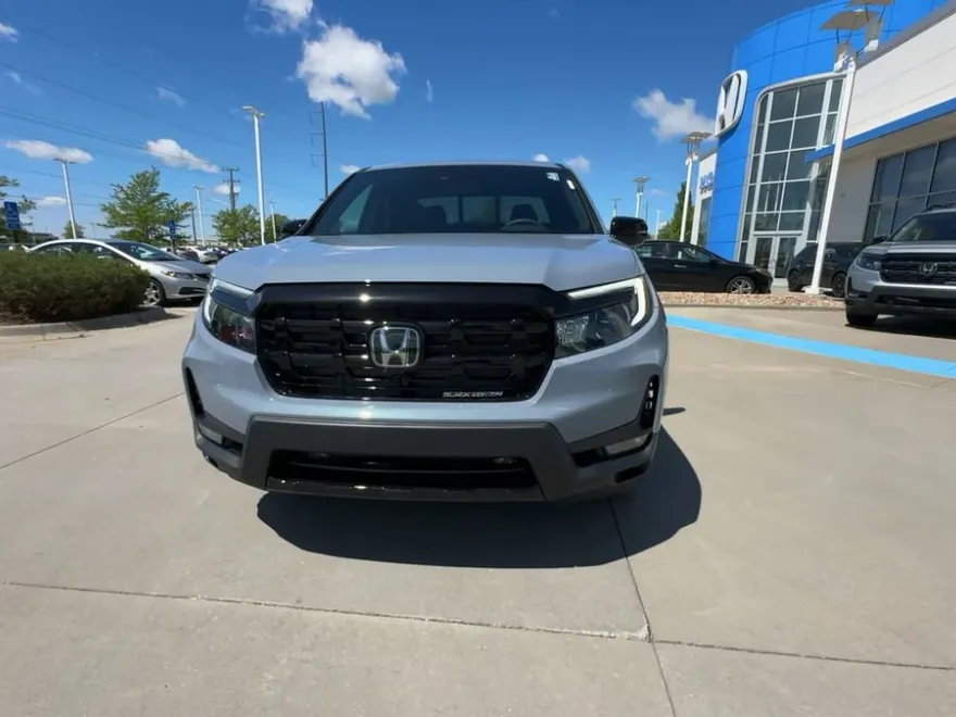 2025 Honda Ridgeline Black Edition photo 1