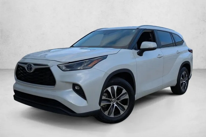 2024 Toyota Highlander XLE photo 1