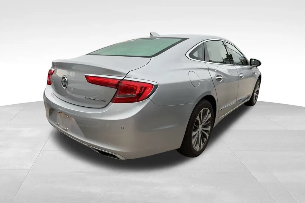 2017 Buick LaCrosse Essence photo 1
