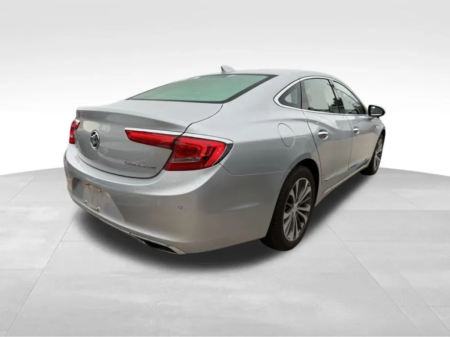 2017 Buick LaCrosse Essence photo 1