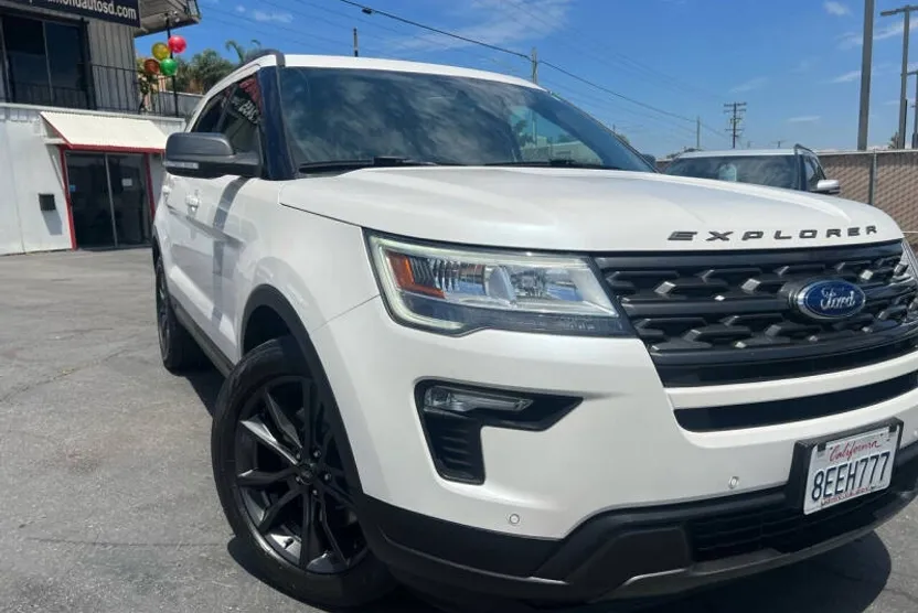 2018 Ford Explorer XLT photo 1