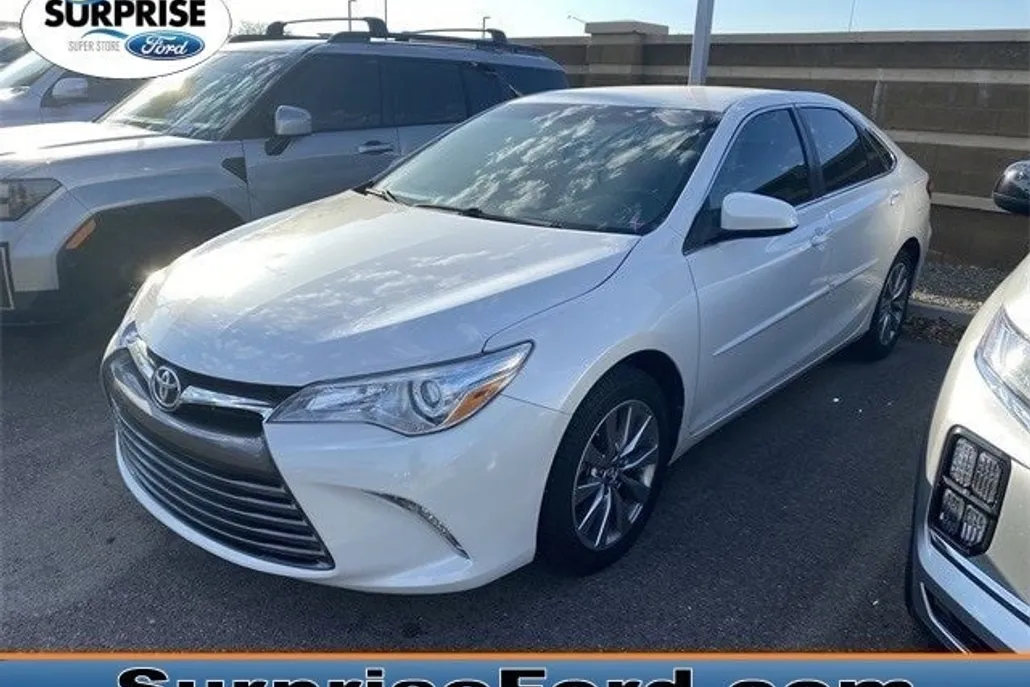 2016 Toyota Camry XLE photo 1