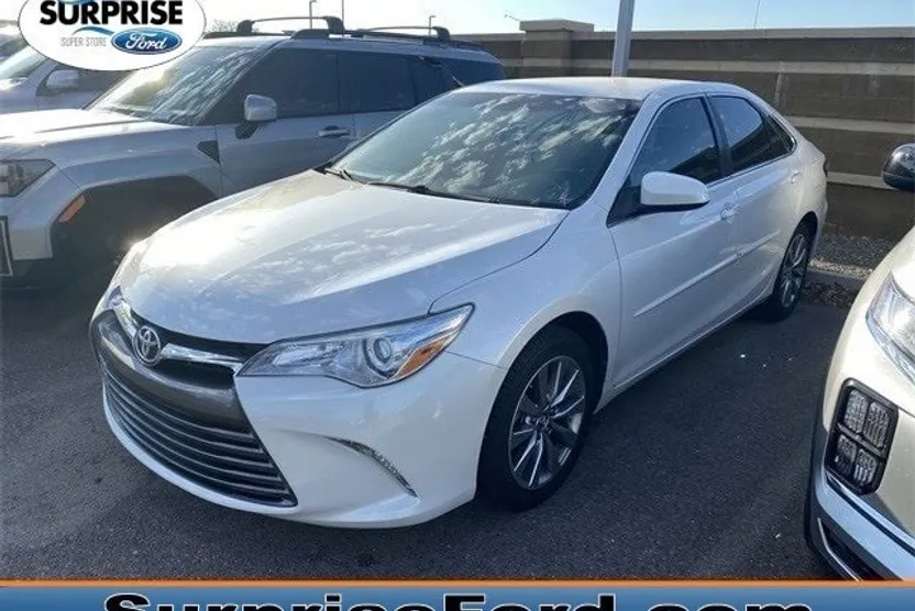 2016 Toyota Camry XLE photo 1