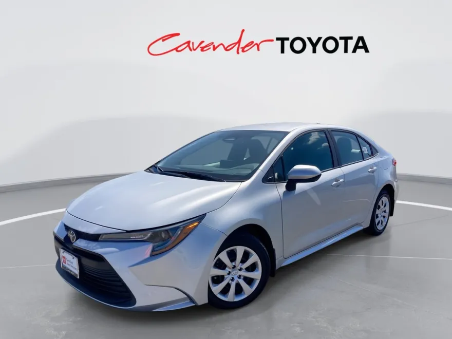 2025 Toyota Corolla LE photo 1