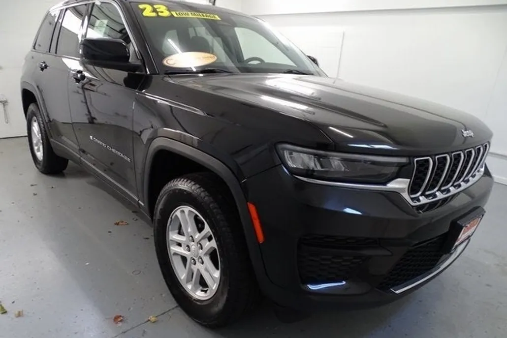 2023 Jeep Grand Cherokee Laredo photo 1
