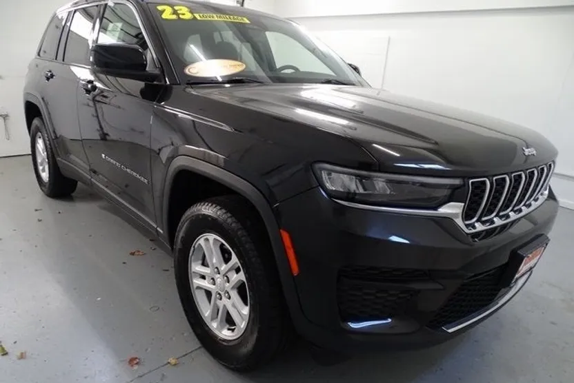 2023 Jeep Grand Cherokee Laredo photo 1