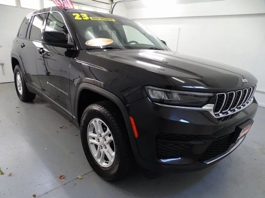 2023 Jeep Grand Cherokee Laredo photo 1