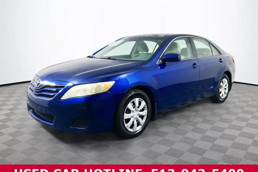 2010 Toyota Camry LE photo 1