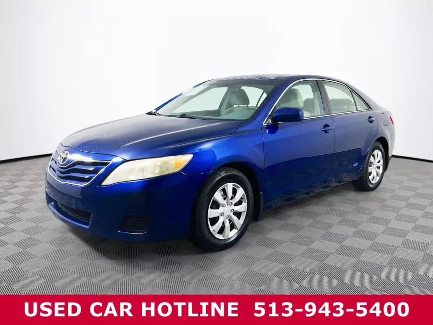 2010 Toyota Camry LE photo 1