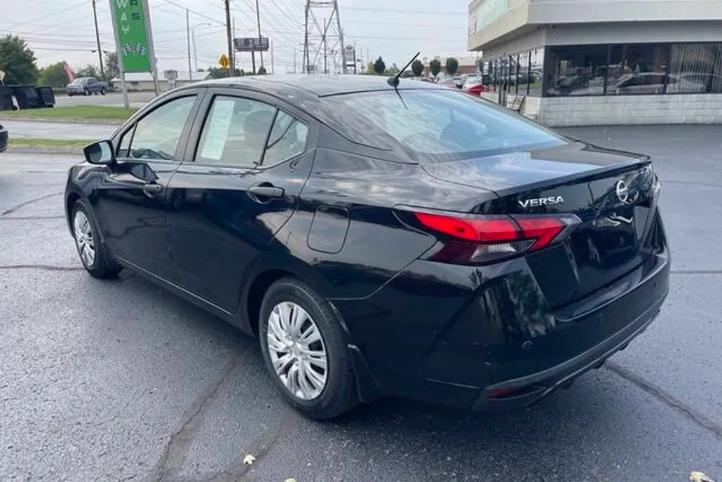 2020 Nissan Versa S photo 1