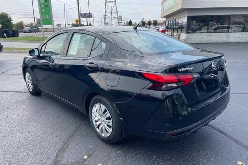 2020 Nissan Versa S photo 1
