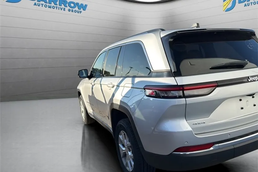 2023 Jeep Grand Cherokee Limited photo 1