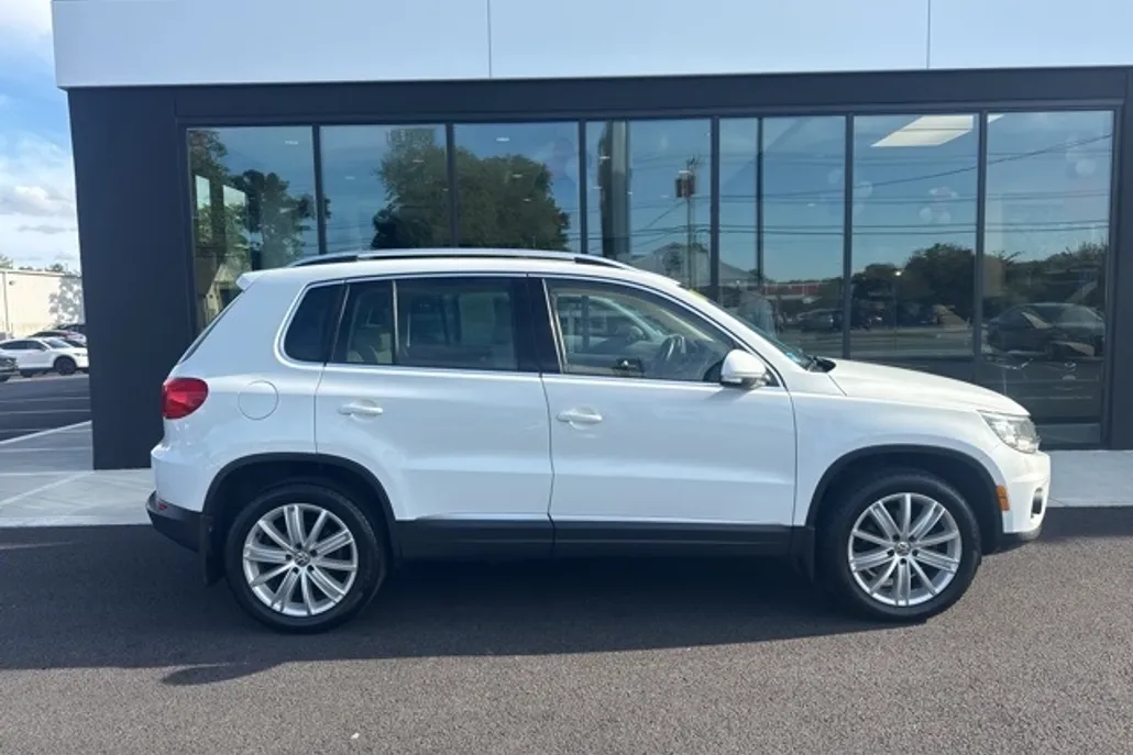 2016 Volkswagen Tiguan SE photo 1