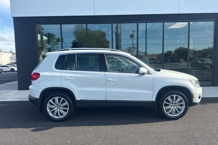 2016 Volkswagen Tiguan SE photo 1