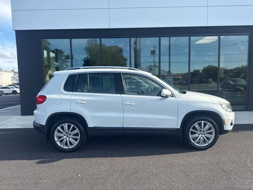 2016 Volkswagen Tiguan SE photo 1