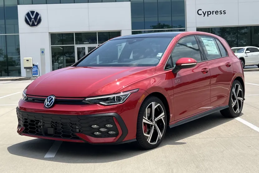 2025 Volkswagen Golf GTI SE photo 1