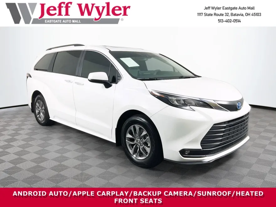 2025 Toyota Sienna XLE photo 1