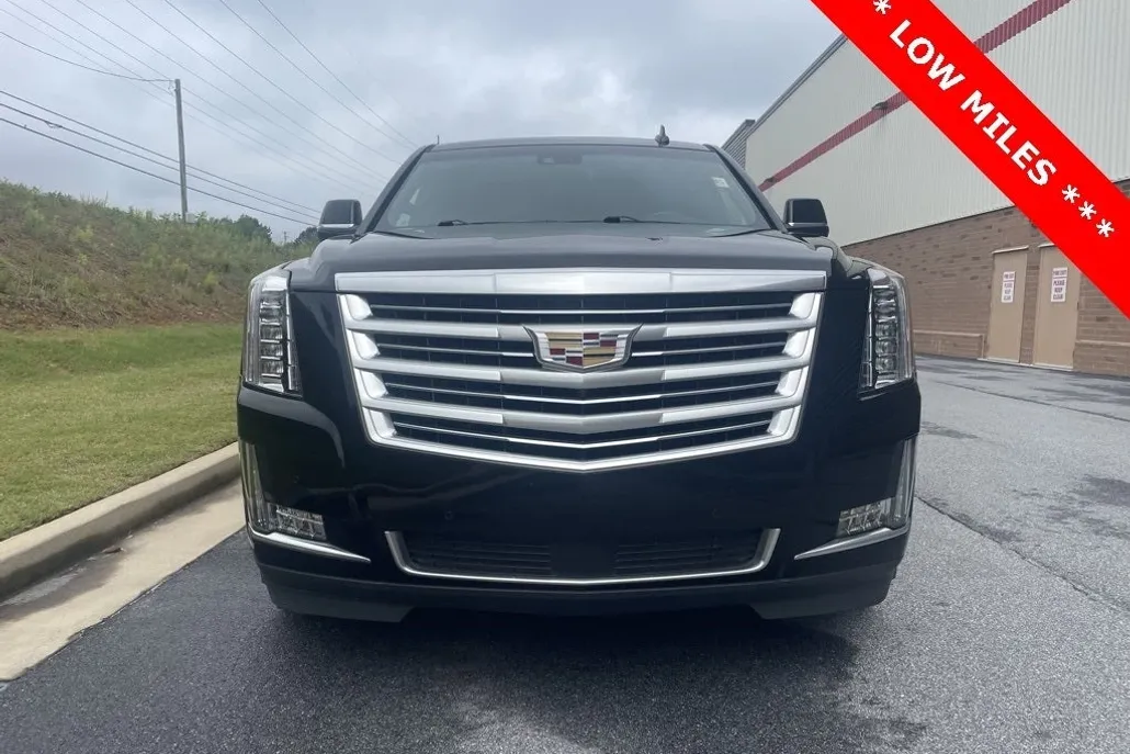 2019 Cadillac Escalade Platinum photo 1