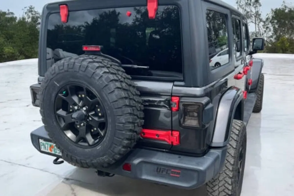 2019 Jeep Wrangler Unlimited Sahara photo 1