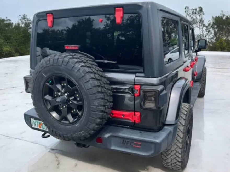 2019 Jeep Wrangler Unlimited Sahara photo 1